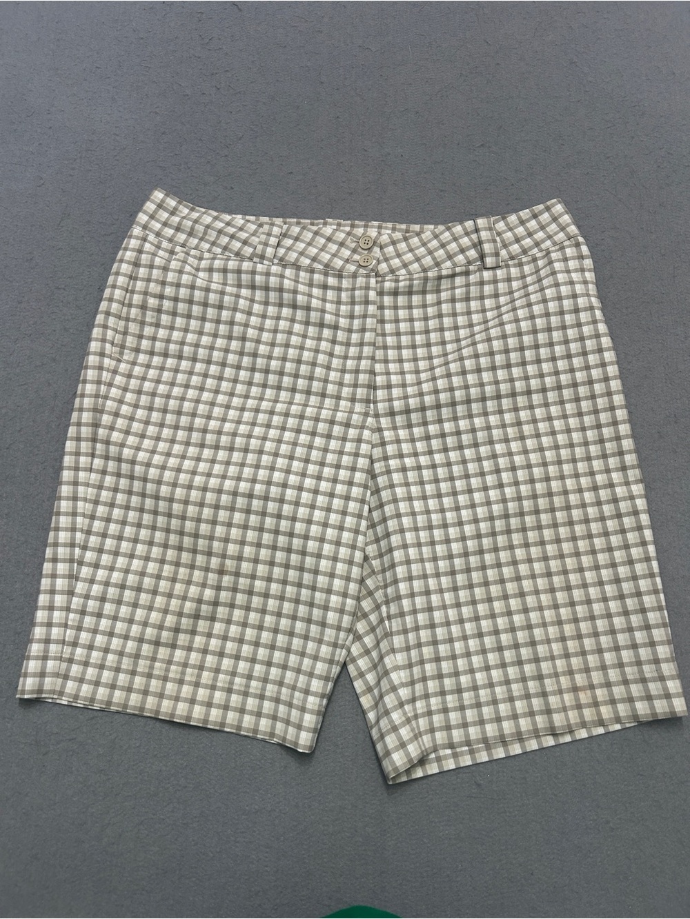 Women’s Nike Golf Dri-FIT Plaid Golf Shorts Size 14 Beige Performance - Picture 1 of 4